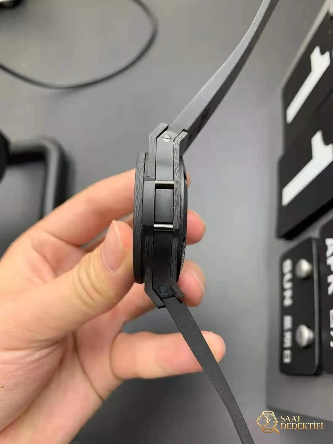HB Factory Hublot Karbon Fiber Saat İncelemesi - Arka Kapak ve Mekanizma Detayı
