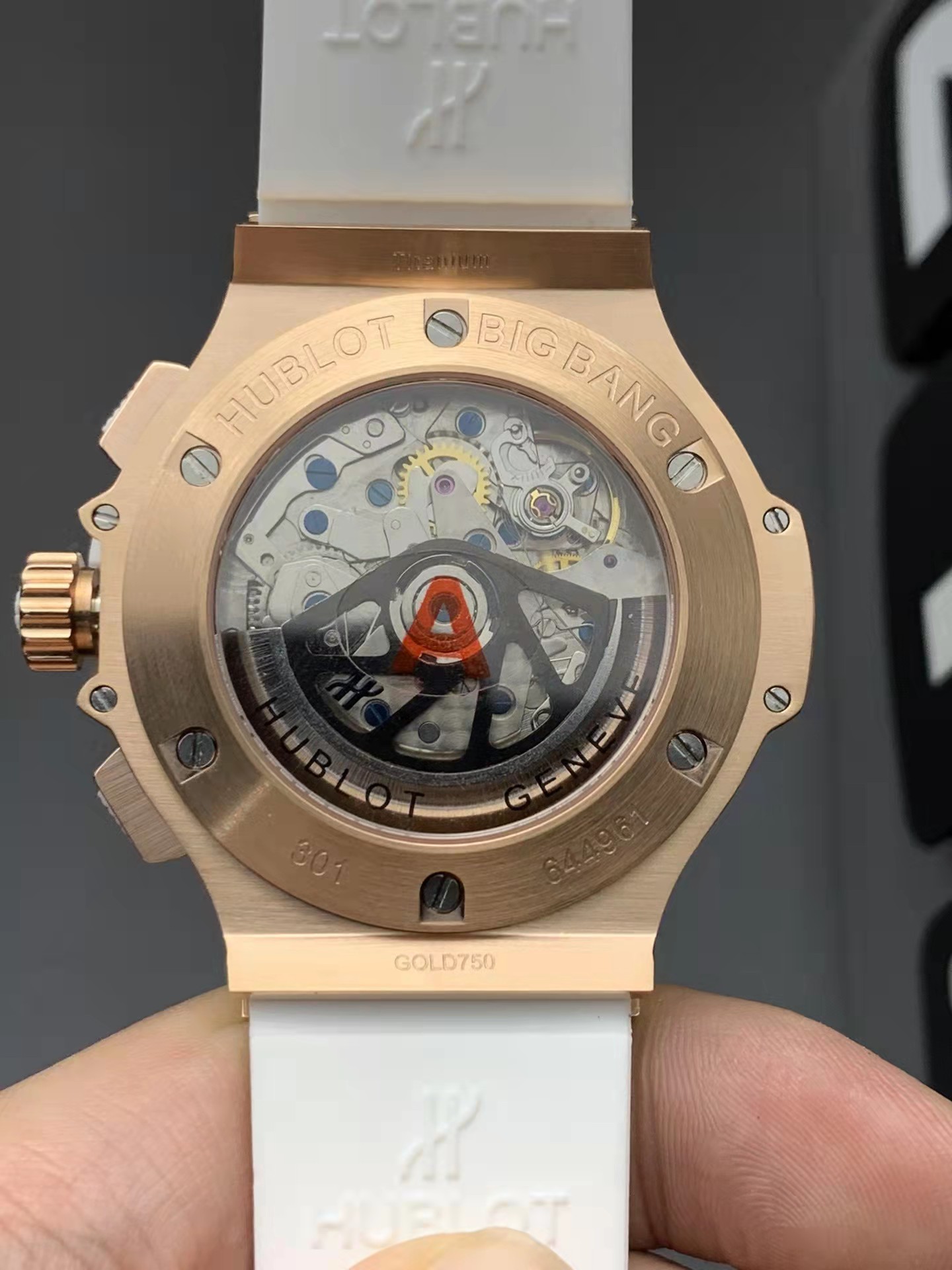 Hublot Beyaz Kauçuk Mekanizma
