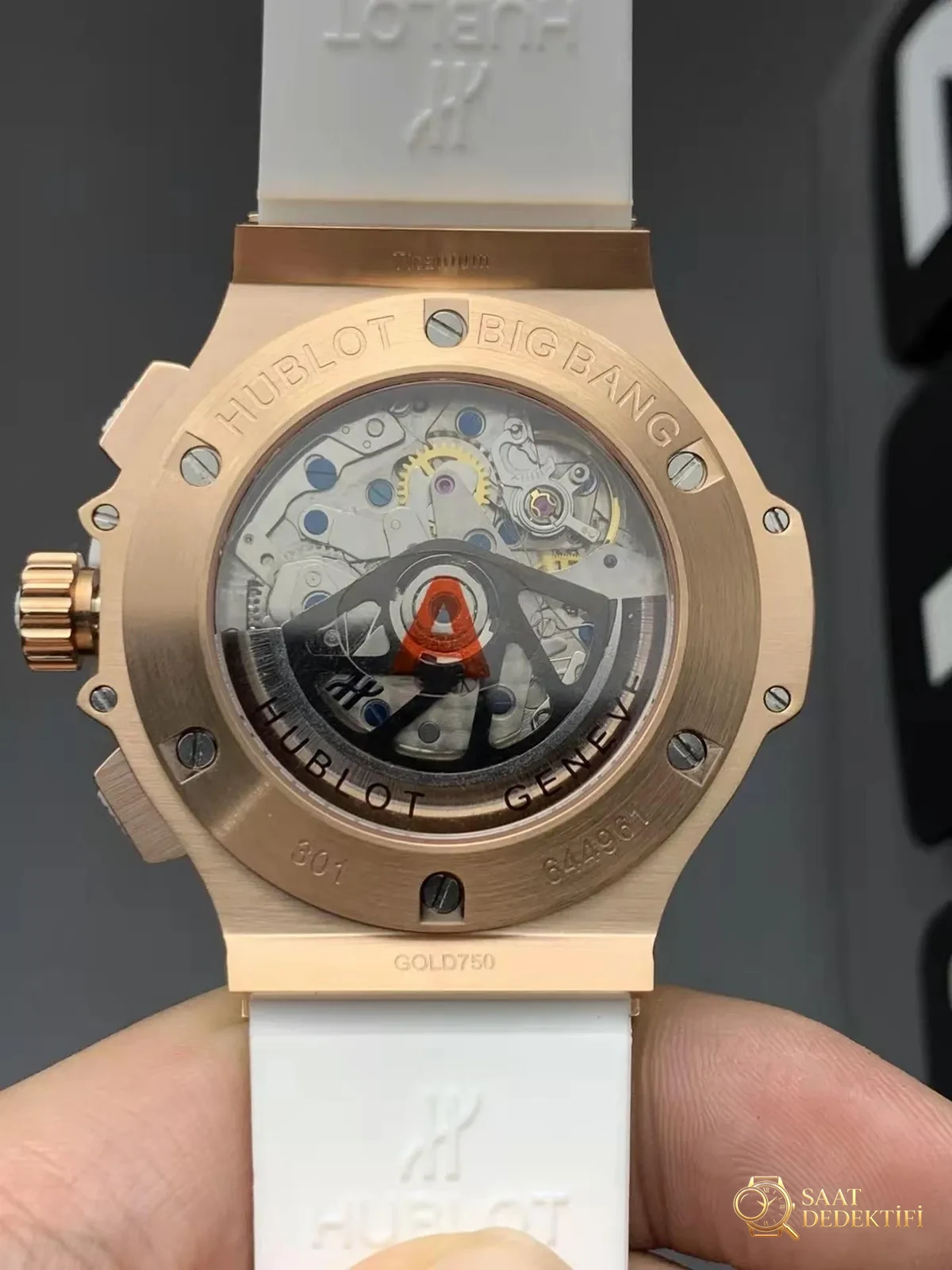Hublot Beyaz Kauçuk Mekanizma