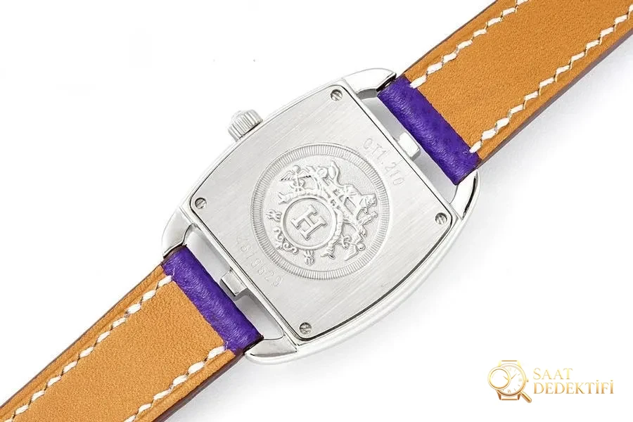 Hermes Cape Cod tonneau 26,5 mm zarif paslanmaz çelik kol saati - Fosfor ve Super-LumiNova Gece Görünümü