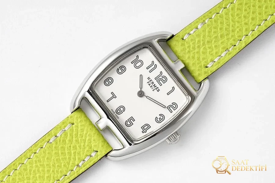 Hermes Cape Cod tonneau 26.5 MM kompakt paslanmaz çelik kol saati - Kasa Profili ve Kurma Kolu İncelemesi