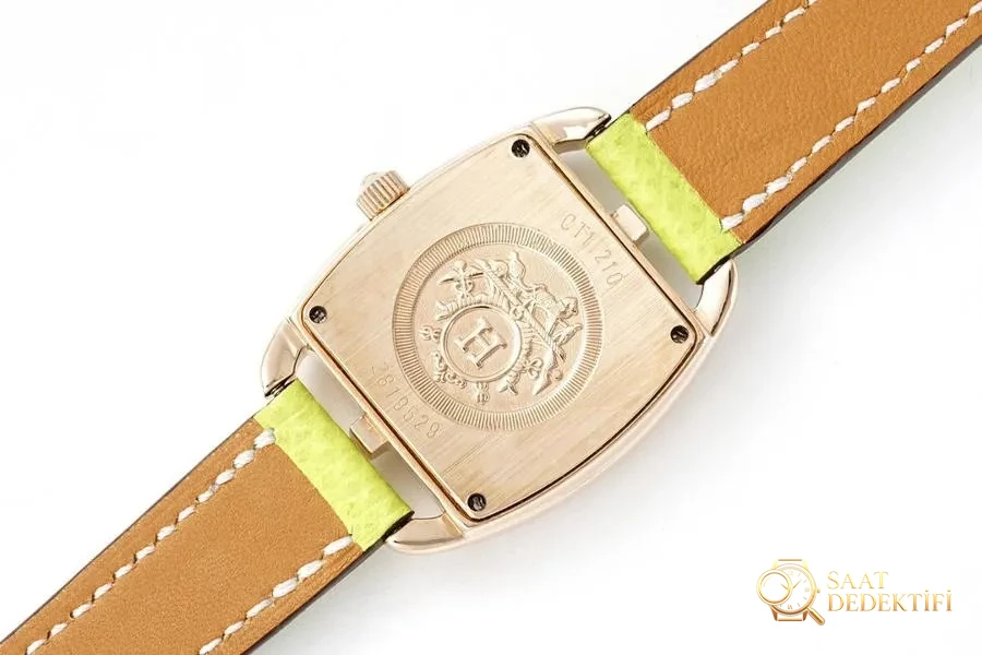 Hermes Cape Cod tonneau 26.5 MM küçük paslanmaz çelik kol saati - Bilekte Duruş ve Kasa Orantısı