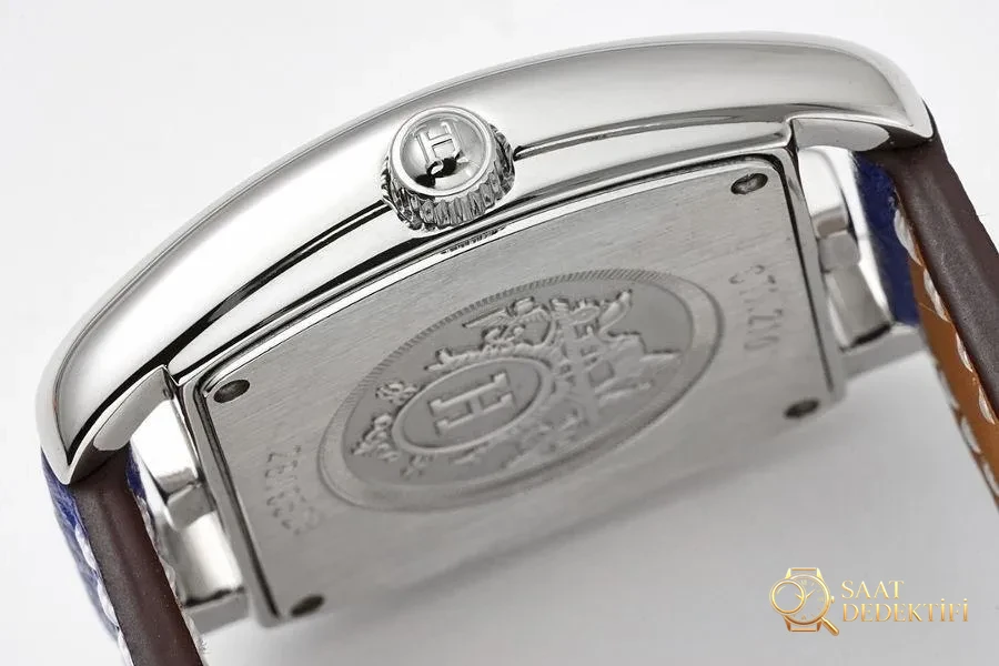 Hermes Cape Cod tonneau 26.5 MM şık paslanmaz çelik kol saati - Fosfor ve Super-LumiNova Gece Görünümü