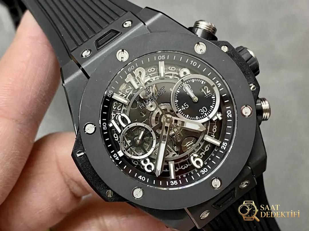 İnce bilekler için müjde: BBF Factory Hublot Big Bang 441 siyah seramik 42 mm kasa çapıyla geliyor - Arka Kapak ve Mekanizma Detayı