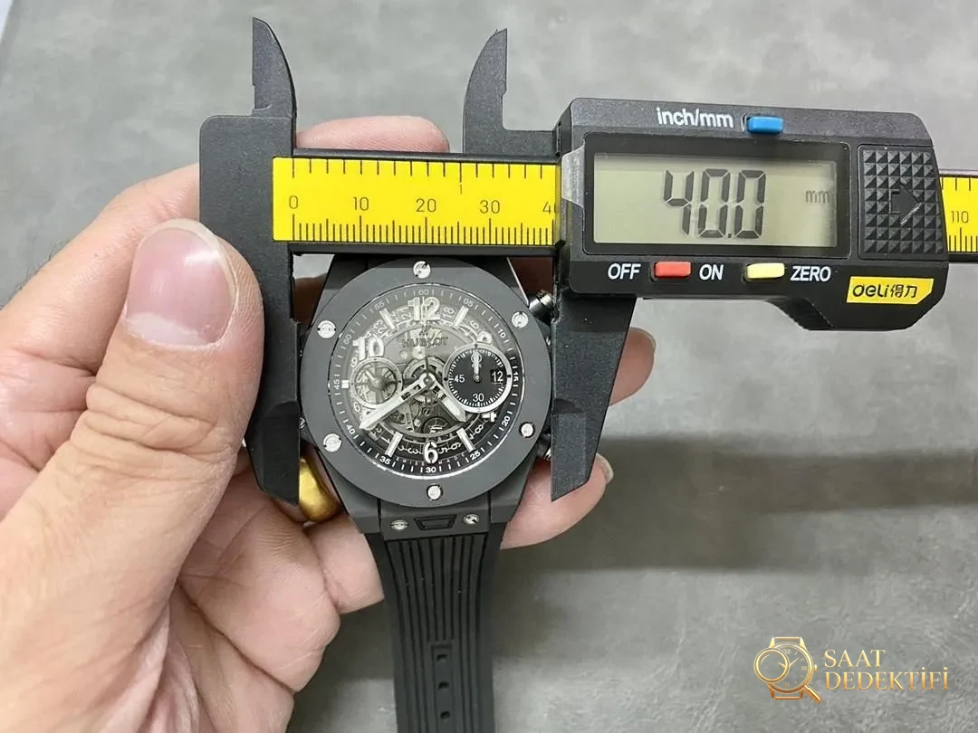 İnce bilekler için müjde: BBF Factory Hublot Big Bang 441 siyah seramik 42 mm kasa çapıyla geliyor - Bilekte Duruş ve Kasa Orantısı