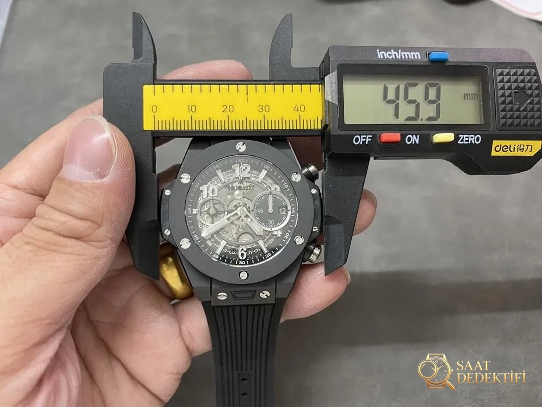 İnce bilekler için müjde: BBF Factory Hublot Big Bang 441 siyah seramik 42 mm kasa çapıyla geliyor - Fosfor ve Super-LumiNova Gece Görünümü