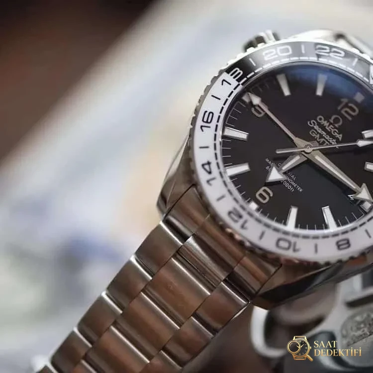 İnceleme: VS Factory OMEGA Seamaster 600m GMT Çift Zaman Dilimi Serisi 215.30.44.22.01.001 Çelik Bilezikli Dalış Erkek Kol Saati - Kadran Detayı ve Bezel İşçiliği