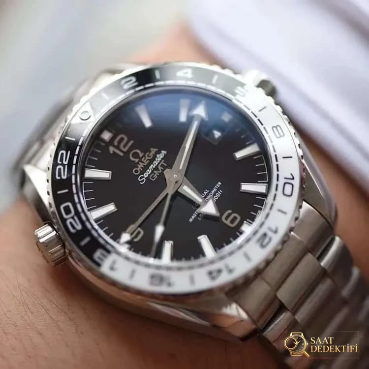 İnceleme: VS Factory OMEGA Seamaster 600m GMT Çift Zaman Dilimi Serisi 215.30.44.22.01.001 Çelik Bilezikli Dalış Erkek Kol Saati - Arka Kapak ve Mekanizma Detayı