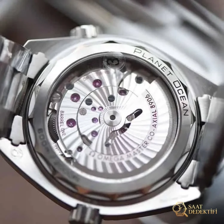 İnceleme: VS Factory OMEGA Seamaster 600m GMT Çift Zaman Dilimi Serisi 215.30.44.22.01.001 Çelik Bilezikli Dalış Erkek Kol Saati - Fosfor ve Super-LumiNova Gece Görünümü