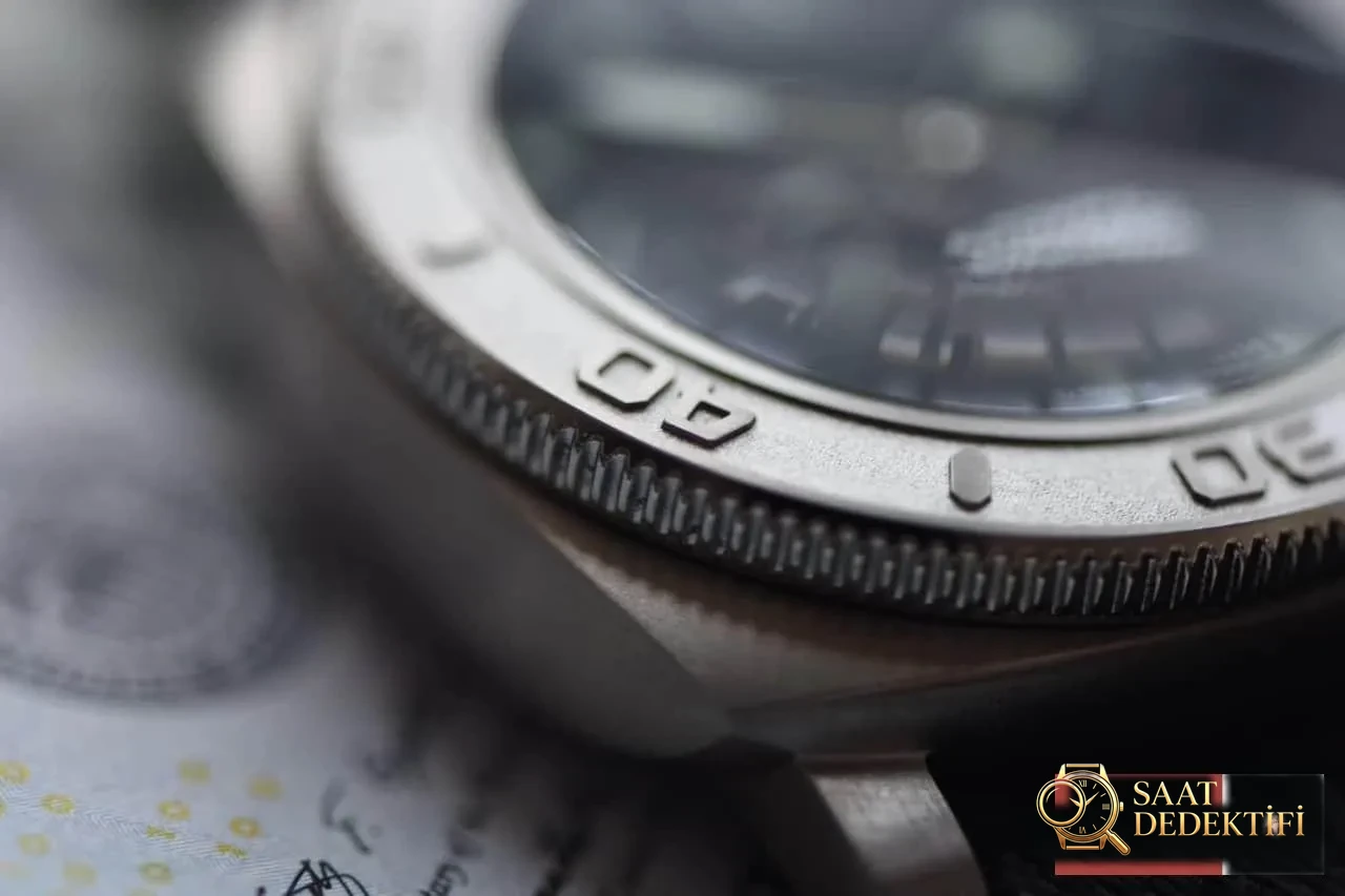 İnceleme: VS Factory Panerai Submersible Serisi PAM00984 Kol Saati - Arka Kapak ve Mekanizma Detayı