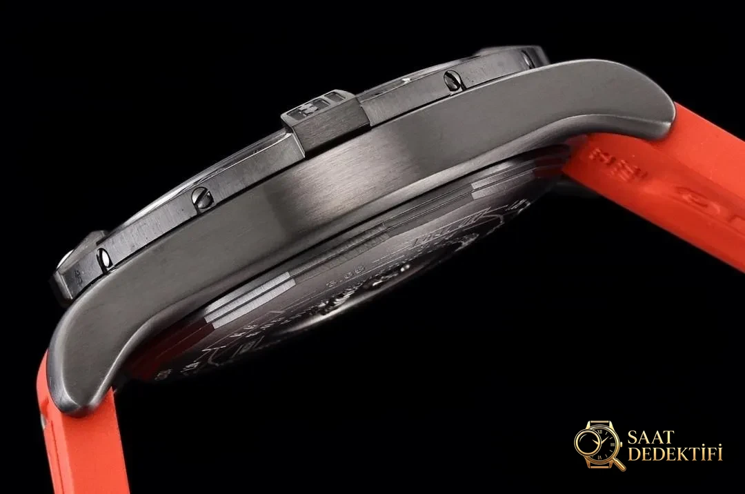 İndirimli GF Factory Breitling Avenger II GMT Blacksteel V2 versiyonu şu an almaya değer mi? - Makro Kadran ve İndeks İşçiliği