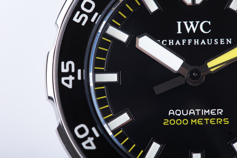 IWS Factory IWC Aquatimer serisi IW356802 çeyrek sarı/beyaz replika saat ile orijinal karşılaştırmalı incelemesi — 6. fotoğraf