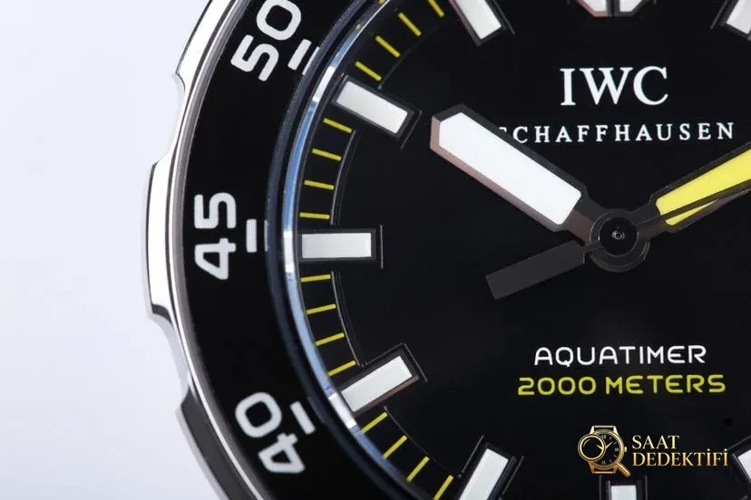 IWS Factory IWC Aquatimer serisi IW356802 çeyrek sarı/beyaz replika saat ile orijinal karşılaştırmalı incelemesi - Makro Kadran ve İndeks İşçiliği