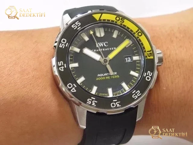 IWC Aquatimer 2000 Turuncu Siyah Kol Üstü Çekim
