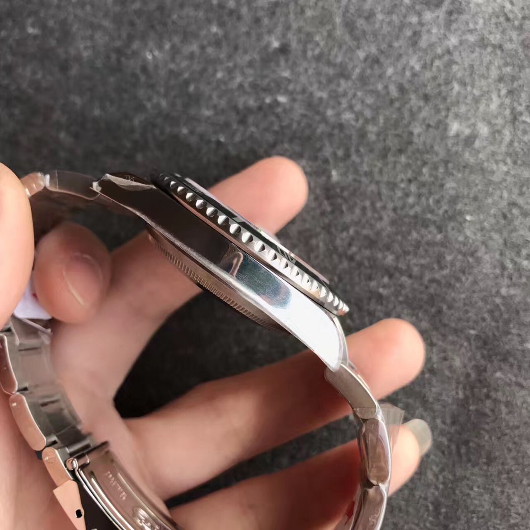 Replika Rolex Submariner 16610LV Kasa