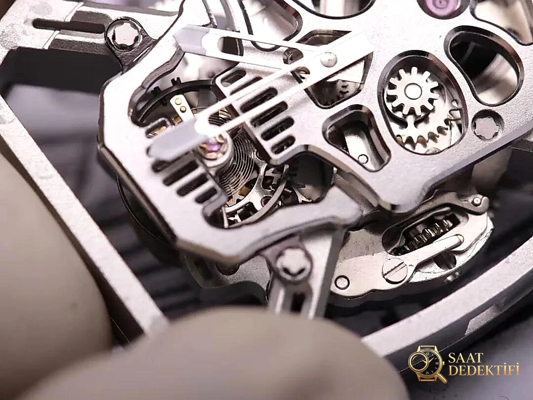JB Factory RM52-01 - Siyah Balans Çarkı ve Tourbillon Eşapman Makro Detayı