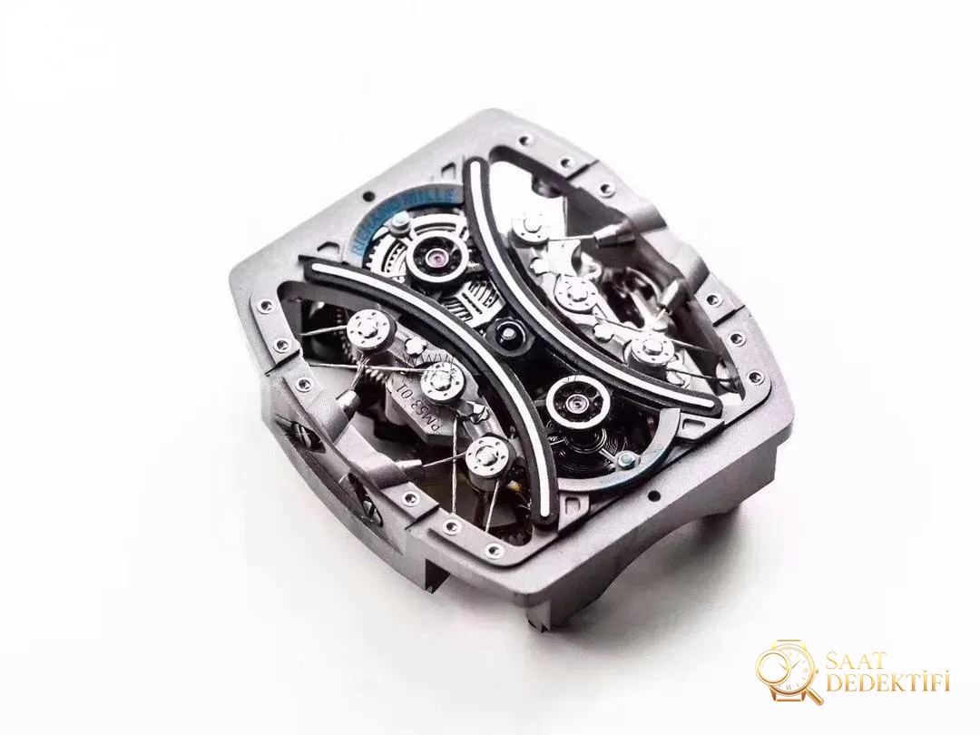 JB Factory Richard Mille RM53-01 Tourbillon Replica Watch Review - Couverture arrière et détails du mécanisme