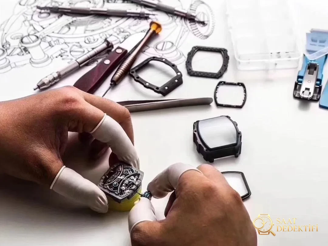 Revue de la réplique de la montre Tourbillon Richard Mille RM53-01 de JB Factory - Profil latéral et connexion du bracelet