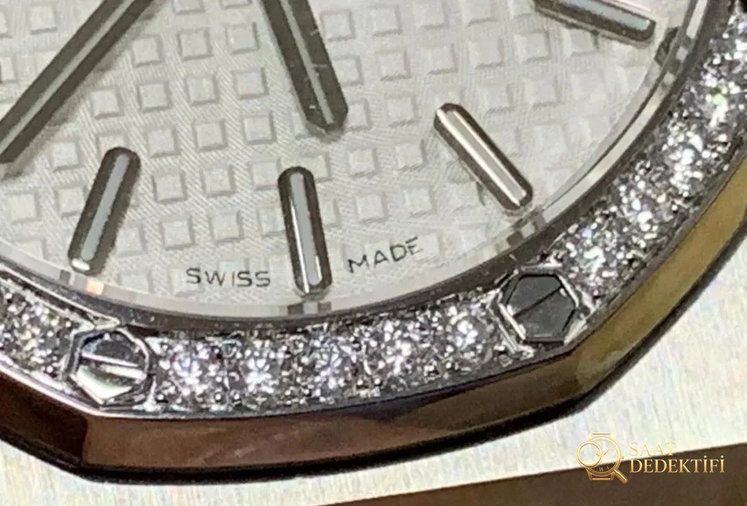 JF Audemars Piguet Royal Oak 67651 kadın saati moissanite taşla modifiye edildi; taşın gerçek olup olmadığı nasıl anlaşılır? - Bilekte Duruş ve Kasa Orantısı