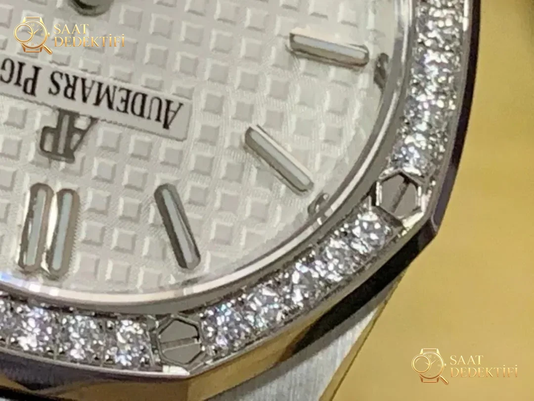 JF Audemars Piguet Royal Oak 67651 kadın saati moissanite taşla modifiye edildi; taşın gerçek olup olmadığı nasıl anlaşılır? - Fosfor ve Super-LumiNova Gece Görünümü