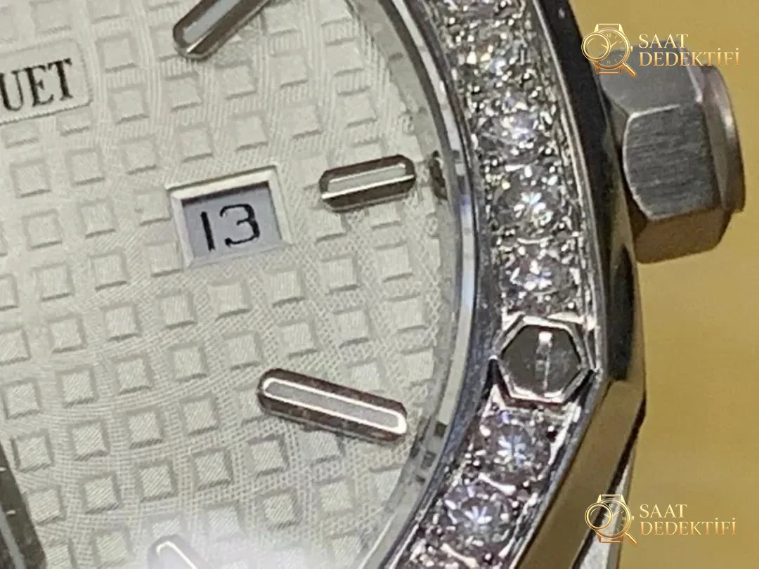 JF Audemars Piguet Royal Oak 67651 kadın saati moissanite taşla modifiye edildi; taşın gerçek olup olmadığı nasıl anlaşılır? - Mekanizma Zemberek ve Balans Detayı
