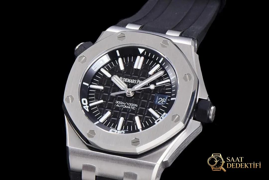 JF Factory ap15710 V10 versiyon Audemars Piguet Royal Oak hangi noktalarda geliştirildi? - Arka Kapak ve Mekanizma Detayı
