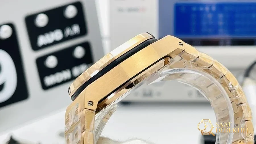 JF Factory Audemars Piguet AP Royal Oak Offshore 26470OR pembe altın üst düzey replika saat incelemesi - Arka Kapak ve Mekanizma Detayı