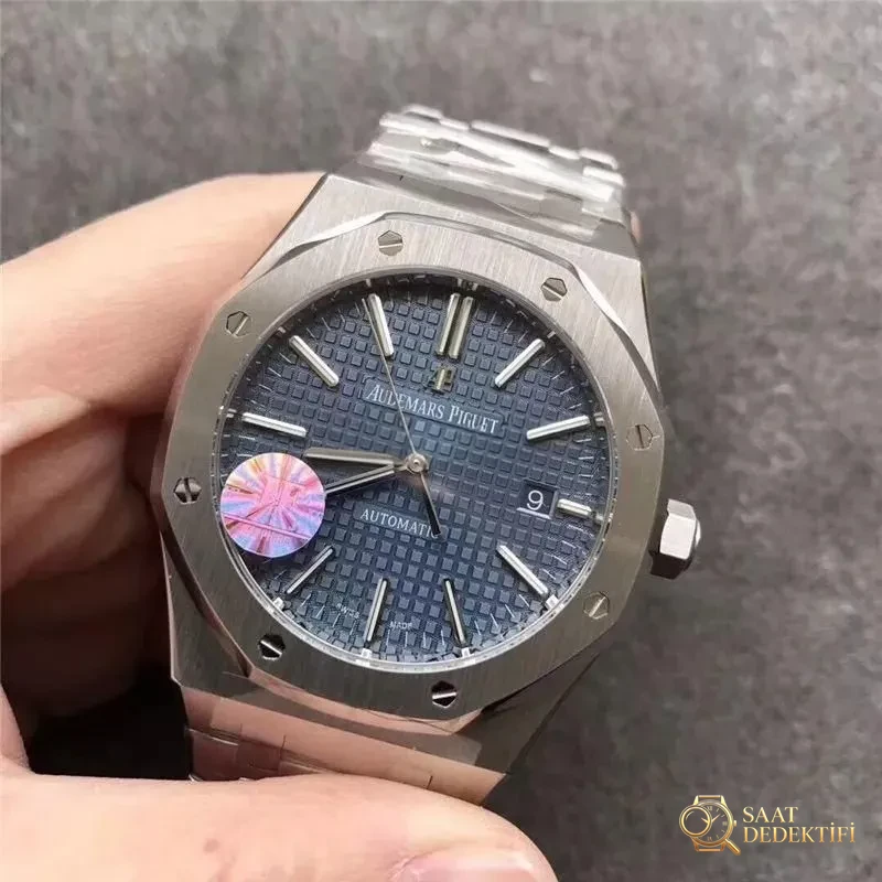 JF Factory Audemars Piguet AP15400 Royal Oak serisi mavi kadran V5 en üst versiyon replika saat incelemesi — detayları yakınlaştırınca nasıl? İlk bakışta sahte belli olur mu? - Kasa Profili ve Kurma Kolu İncelemesi