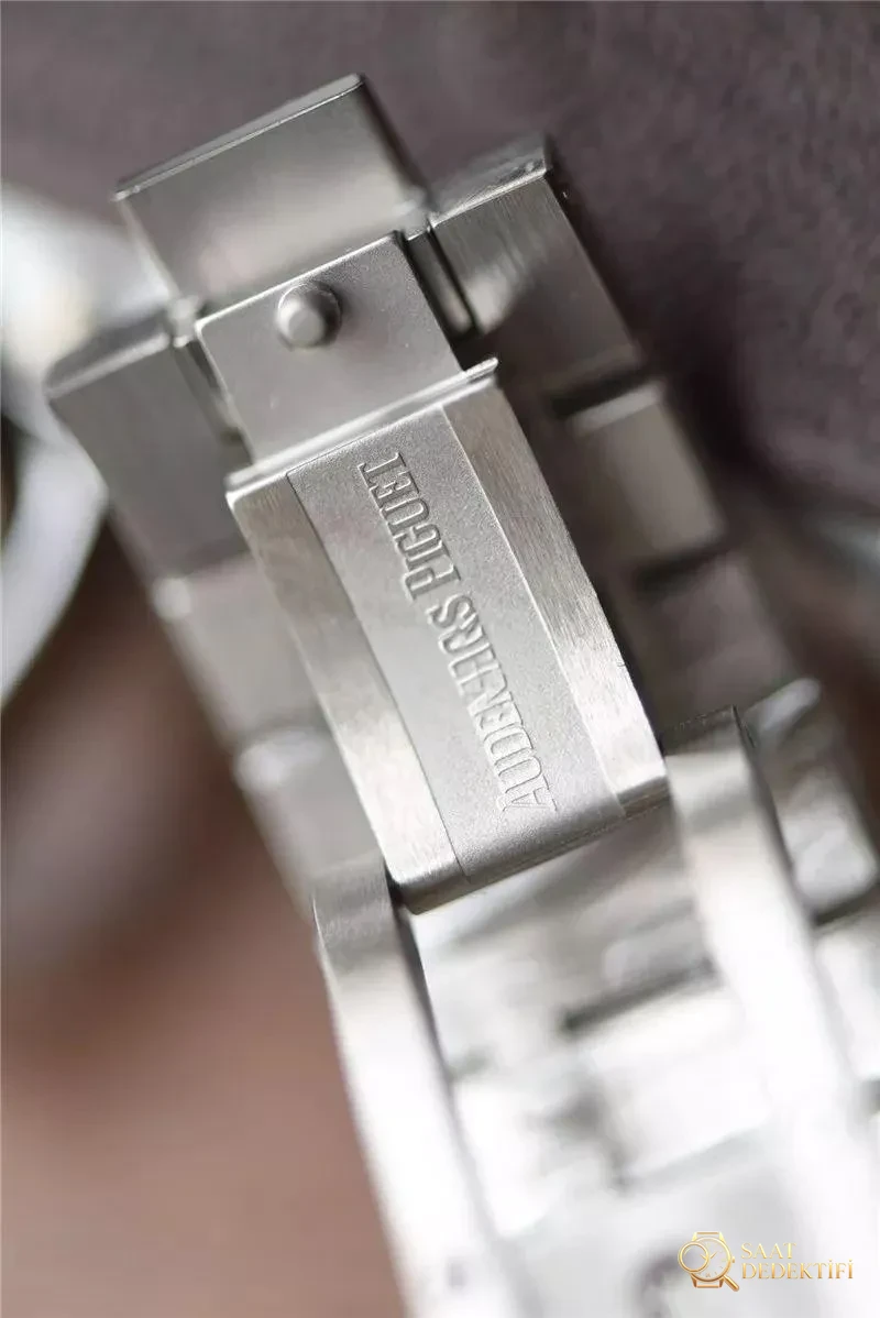 JF Factory Audemars Piguet AP15400 Royal Oak serisi mavi kadran V5 en üst versiyon replika saat incelemesi — detayları yakınlaştırınca nasıl? İlk bakışta sahte belli olur mu? - Bilezik Bakla Ayrımı ve Pim Yapısı