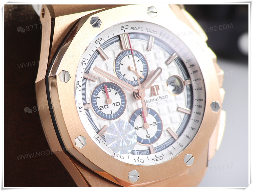 JF Factory V2 versiyonu Audemars Piguet 26408 Royal Oak Offshore, rose gold kasa ve beyaz kadran: işçilik gerçekten iyi mi? — 4. fotoğraf