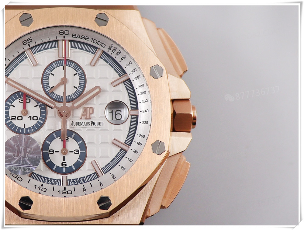 JF Factory V2 versiyonu Audemars Piguet 26408 Royal Oak Offshore, rose gold kasa ve beyaz kadran: işçilik gerçekten iyi mi? — 5. fotoğraf