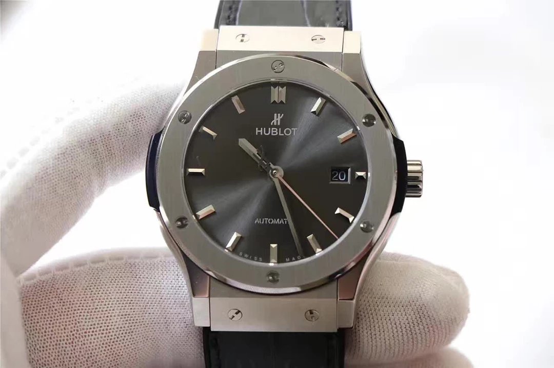 Replika Hublot Classic Fusion Titanyum Gri