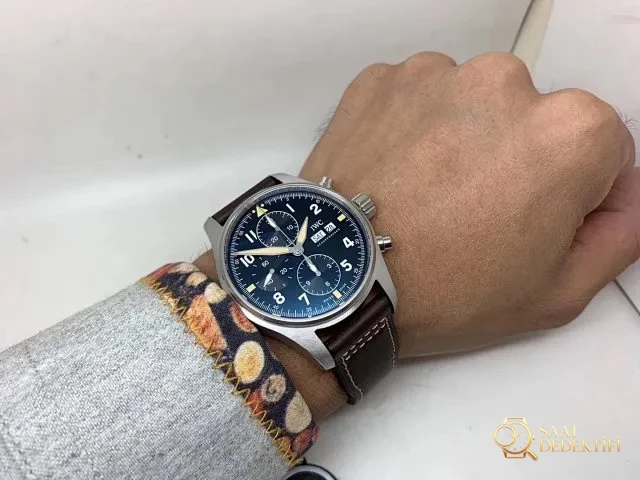 IWC Spitfire IW387903 Kol Üstü Çekim
