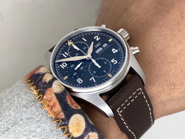 Kahverengi Deri Kayışlı Z Factory Replika IWC Spitfire IW387903 — 12. fotoğraf