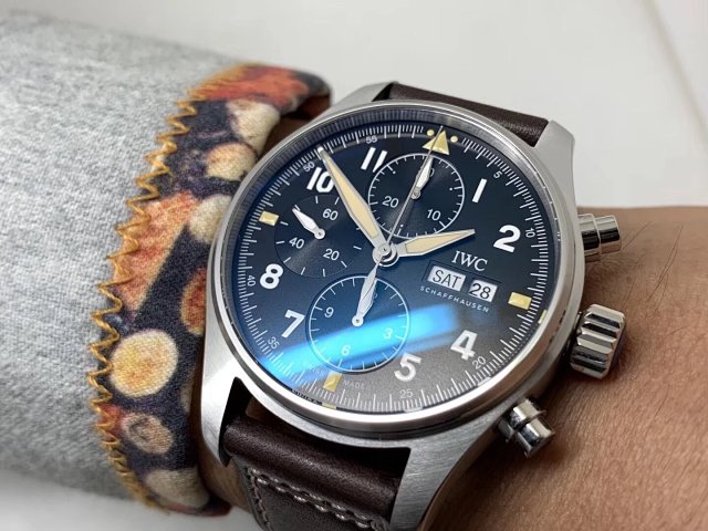 Kahverengi Deri Kayışlı Z Factory Replika IWC Spitfire IW387903 — 13. fotoğraf