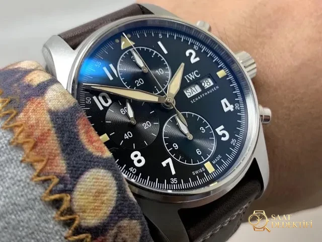 Kahverengi Deri Kayışlı Z Factory Replika IWC Spitfire IW387903 - Toka İçi Mikro Ayar Mekanizması