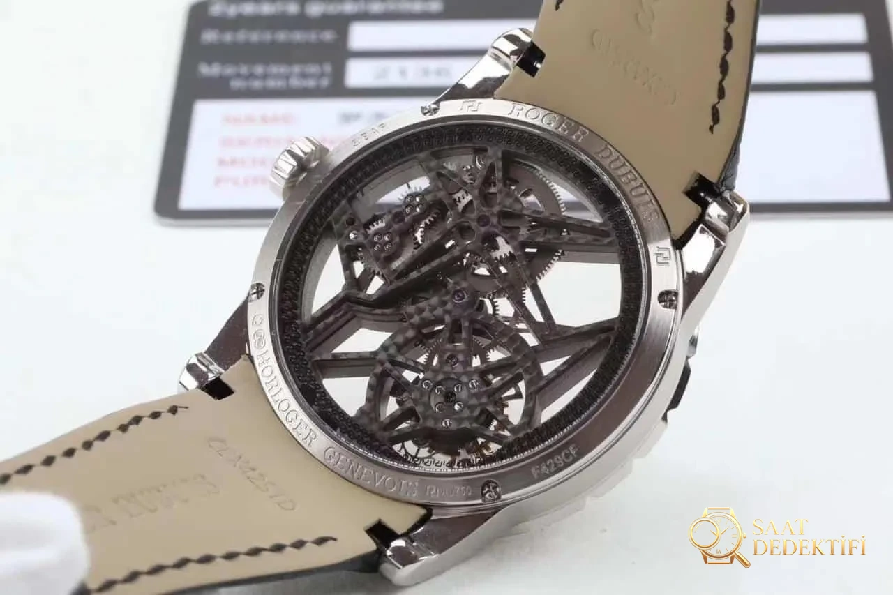 Karşılaştırmalı inceleme: BBR Factory V3 versiyonu Roger Dubuis Excalibur Kings serisi ultra ince iskeletli tourbillon kol saati - Model: RDDBEX0392 - Fosfor ve Super-LumiNova Gece Görünümü