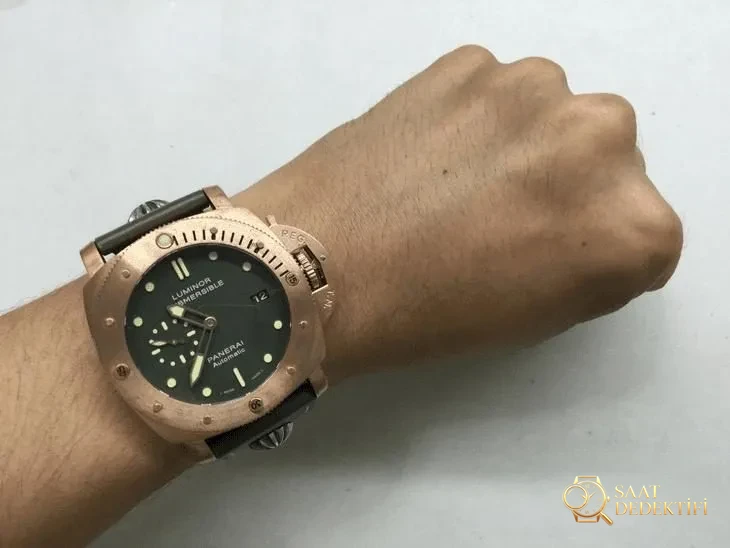 Karşılaştırmalı inceleme: XF IWC bronz Spitfire — IWC Pilot serisi IW326802 saati - Kadran Detayı ve Bezel İşçiliği