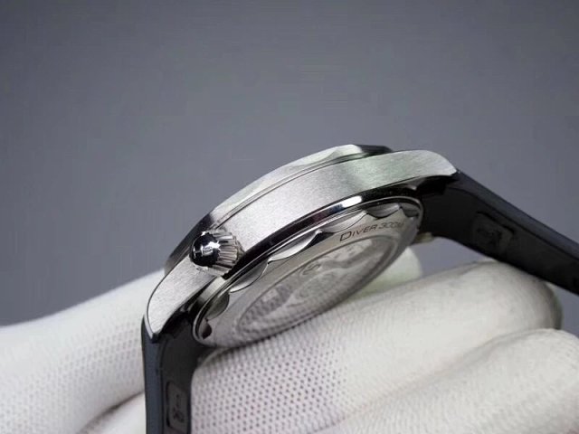 Kauçuk Kayışlı Replika Omega Seamaster Diver 300m'in Yeni V2 Sürümü — 7. fotoğraf