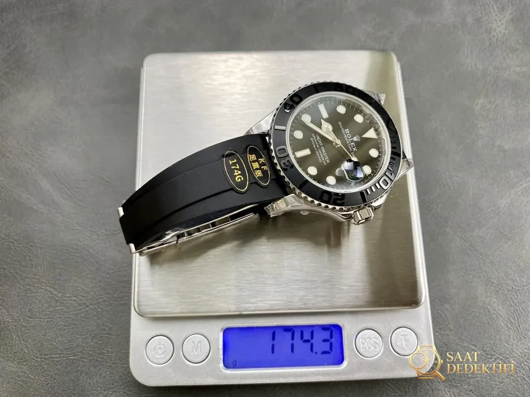 KING Factory KF Factory Replika Rolex Altın Yacht-Master Ağırlıklandırılmış Tam Ağırlık Versiyonu 154 Gram 174 Gram - Genel Açı ve Estetik Duruş