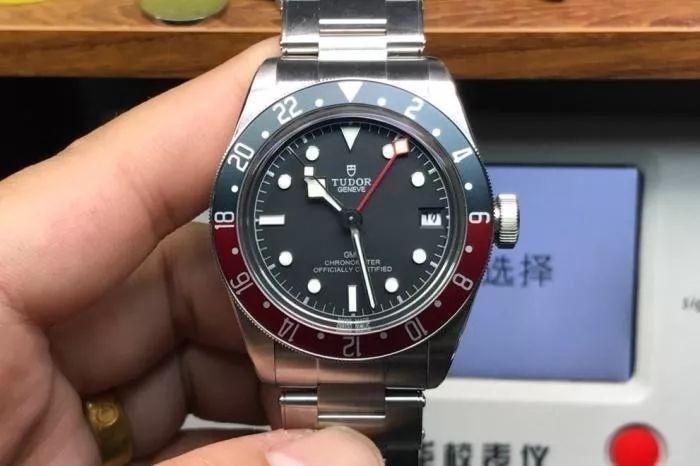 Kırmızı-mavi bezel sadece Rolex'e özgü değil; Tudor da 'bizde de var' diyor — 1. fotoğraf