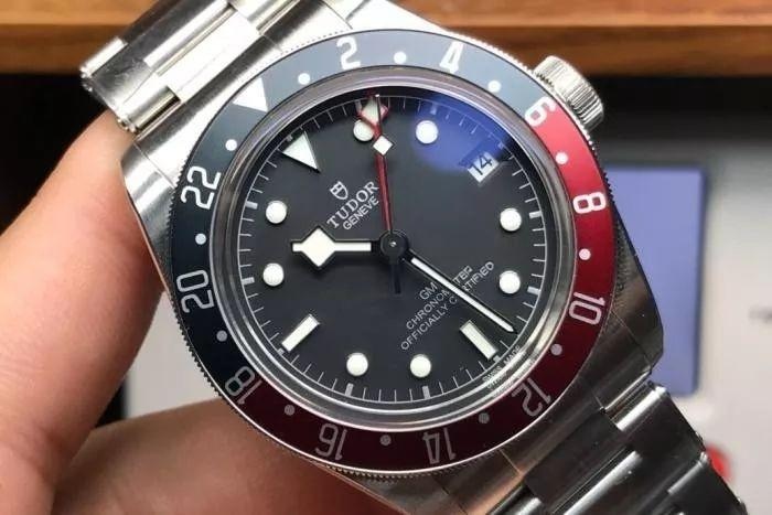 Kırmızı-mavi bezel sadece Rolex'e özgü değil; Tudor da 'bizde de var' diyor — 3. fotoğraf