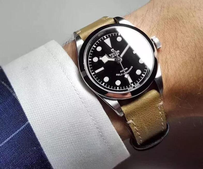 KRF Factory Replika Tudor Black Bay M79500 uniseks 36 mm saat gerçek-replika karşılaştırması ve orijinal incelemesi — 2. fotoğraf