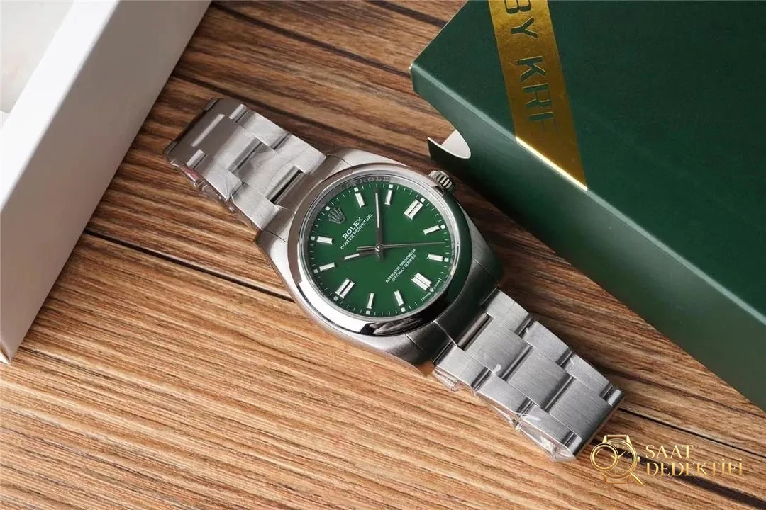 KRF Factory Rolex Oyster Perpetual 126000-0005 serisi nötr yeşil kadran iyi mi yapılmış? - Arka Kapak ve Mekanizma Detayı