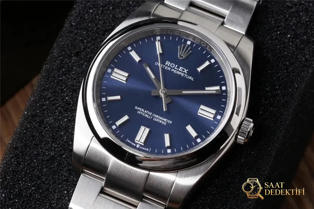 KRF Factory Rolex Oyster Perpetual 126000 mavi kadran uniseks modelin kalitesi nasıl? - Arka Kapak ve Mekanizma Detayı