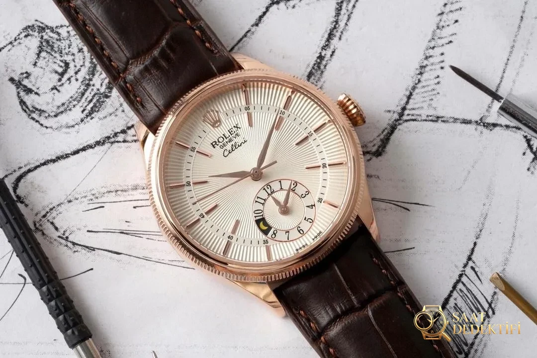 KZ Factory Rolex Cellini çift zaman dilimi saati ilk bakışta belli oluyor mu? - Arka Kapak ve Mekanizma Detayı