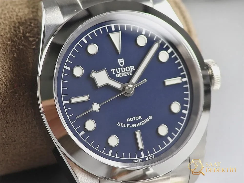 LF Factory Tudor Black Bay 79540: Black Bay 41 mm V2 versiyonunun işçiliği nasıl? - Fosfor ve Super-LumiNova Gece Görünümü