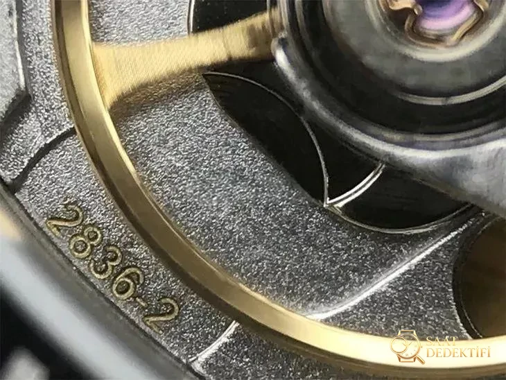 LG Factory Longines Master Collection çift takvim: orijinal ve diğer versiyonlarla ayrıntılı karşılaştırma ve söküm - Klips Yaylı Kilit Emniyeti