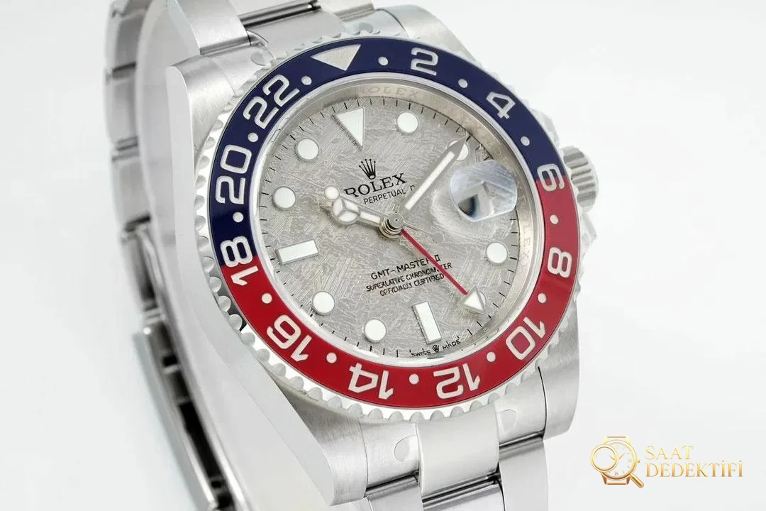 Lüksün yeni sayfası: EWE fabrikasından özenle üretilen Rolex V5 GMT-Master II saat - Kadran Tipografisi ve Yazı Kabartmaları