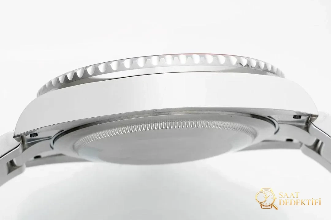 Lüksün yeni sayfası: EWE fabrikasından özenle üretilen Rolex V5 GMT-Master II saat - Kasa Arka Yivleri ve Sızdırmazlık Contası